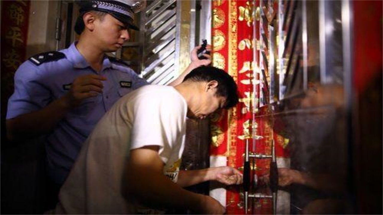 平顶山请开锁师傅开了锁后，师傅为什么一般都不进门，就算主人请也不进去？